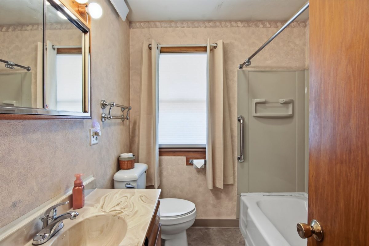 1290 County Road F, Eau Claire WI 54703 - Residential house for sale - MLS #1604763 - image18