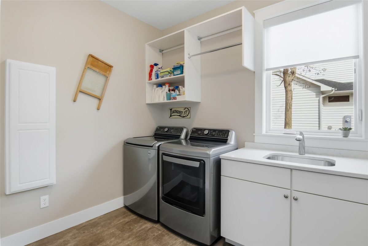 3729 Crest Ridge Court, Eau Claire, WI