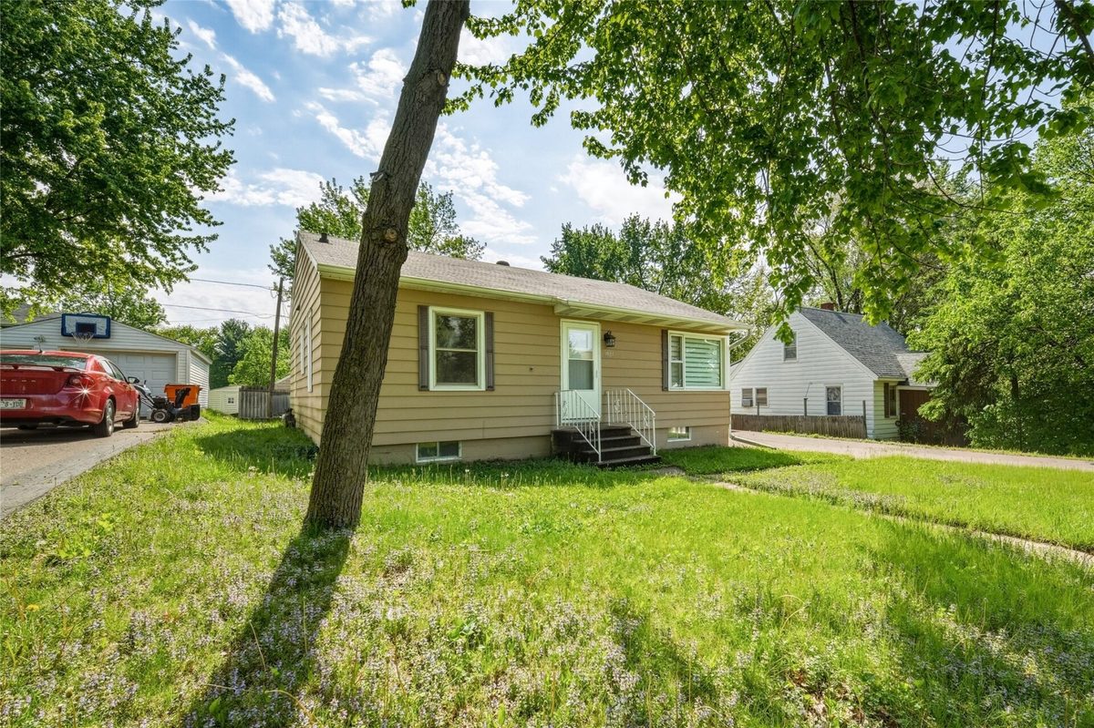1021 Essex Street, Eau Claire WI 54703 - Residential house for sale - MLS #1601161 - image2