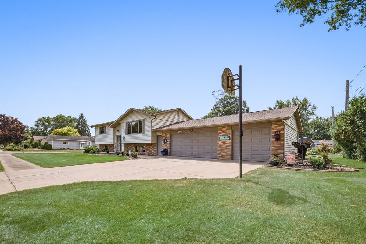 1401 Dover Street, Chippewa Falls WI 54729 - Residential house for sale - MLS #1604538 - image2