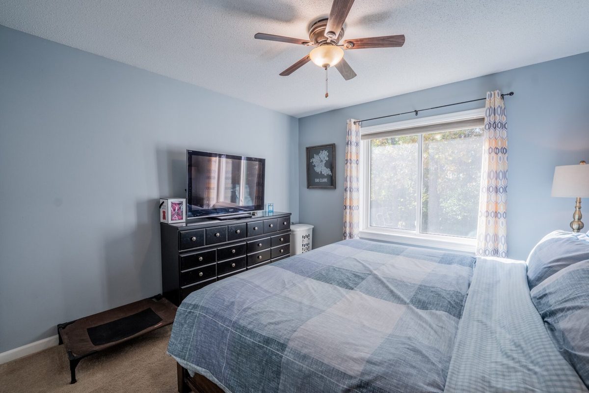 2411 Kenora Parkway, Eau Claire WI 54703 - Residential house for sale - MLS #1606120 - image20
