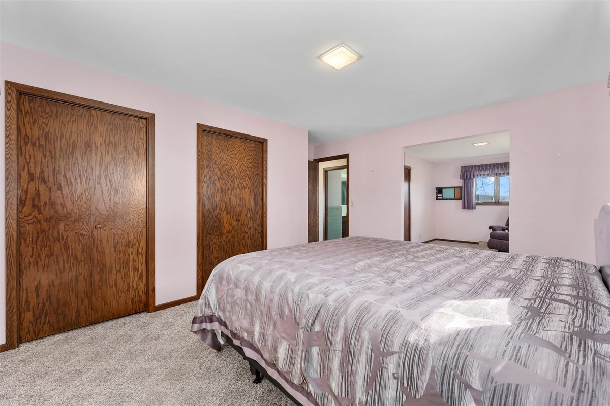 4731 N Clairemont Avenue, Eau Claire, WI — photo 17