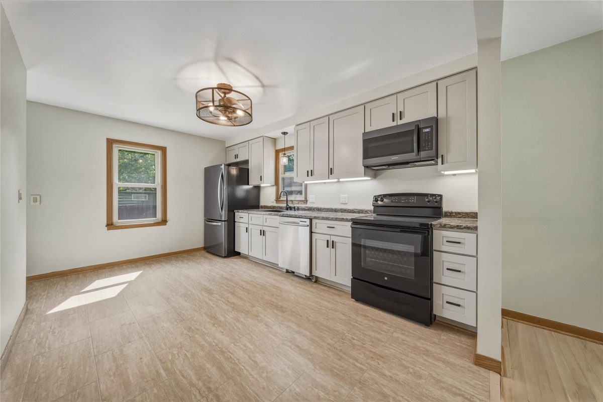 1021 Essex Street, Eau Claire WI 54703 - Residential house for sale - MLS #1601161 - image10