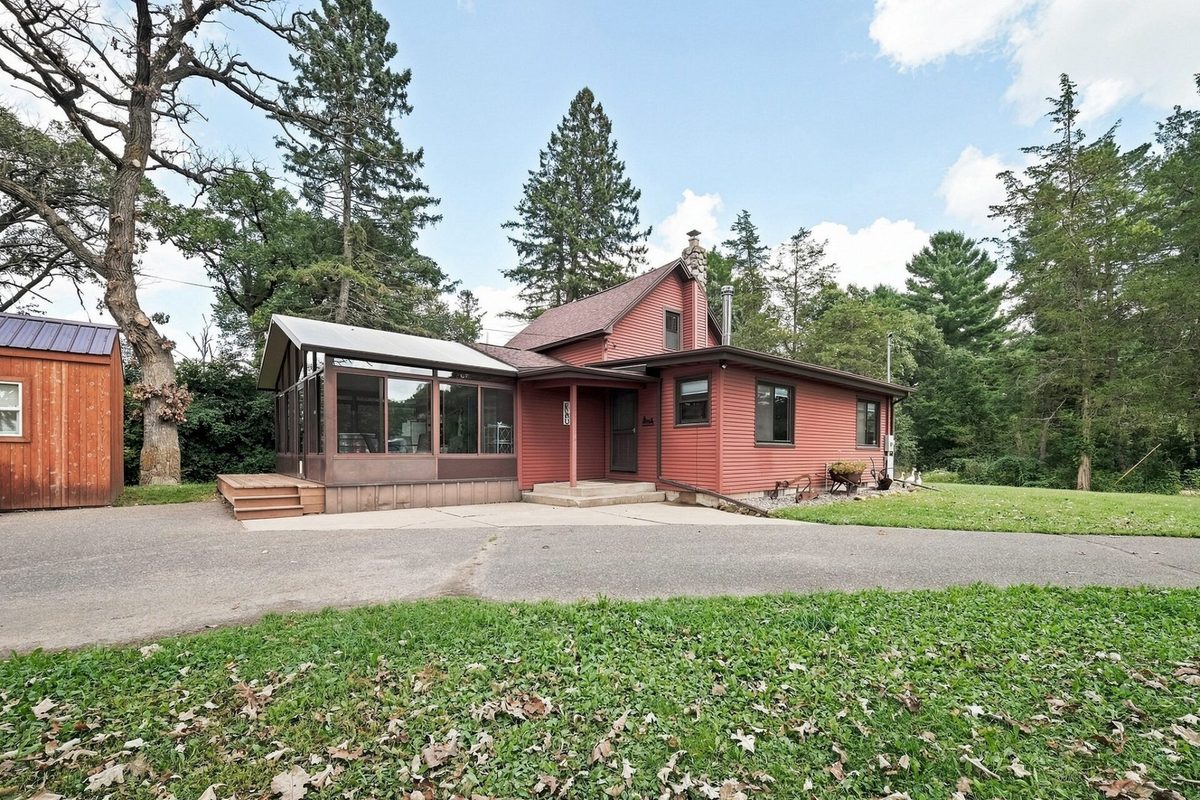 W2530 Cedar Road, Eau Claire WI 54701 - Residential house for sale - MLS #1604609 - image2