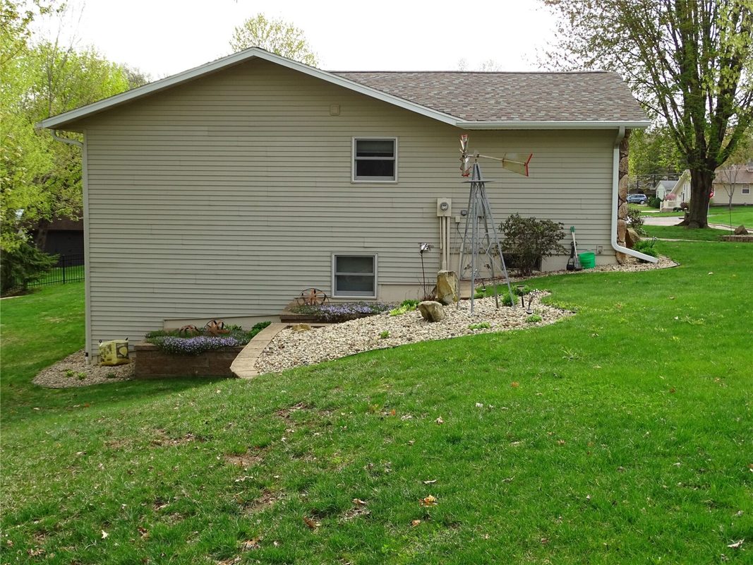 808 Goodrich Street Durand WI 54736 — photo 4