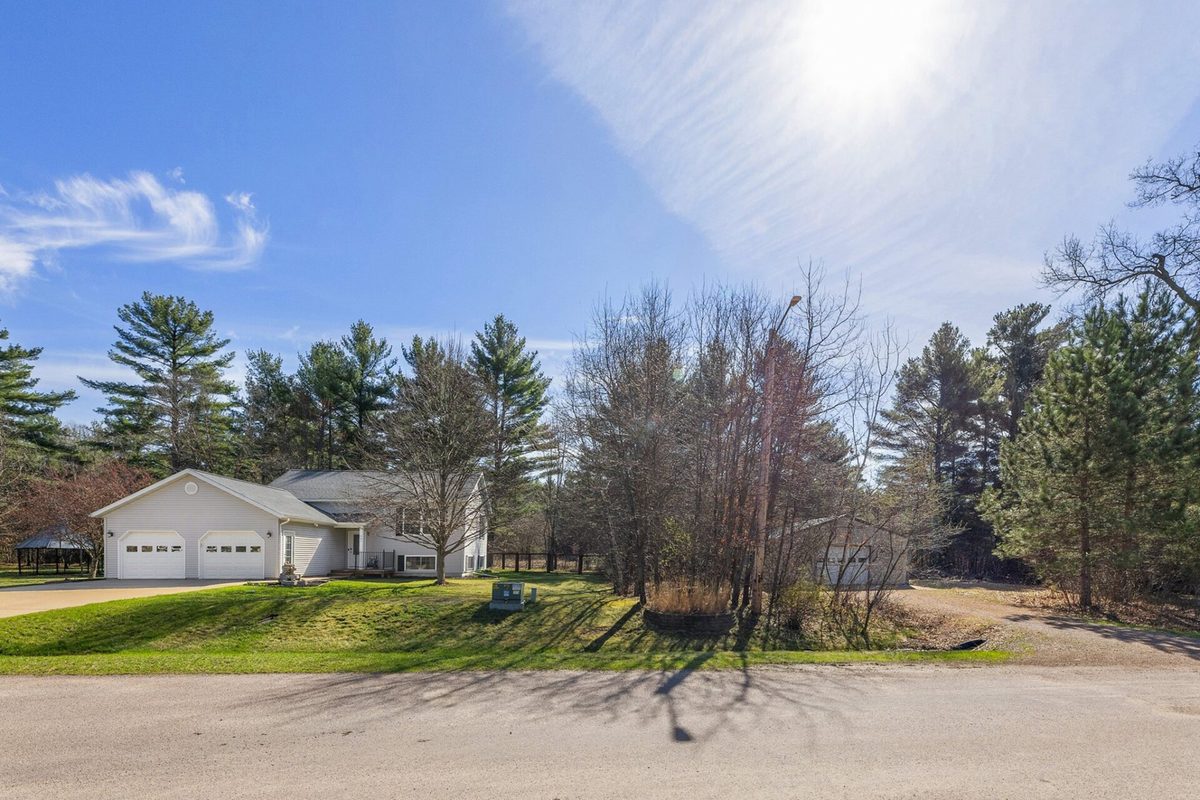 301 Lincolnwood Drive, Black River Falls, WI — photo 2
