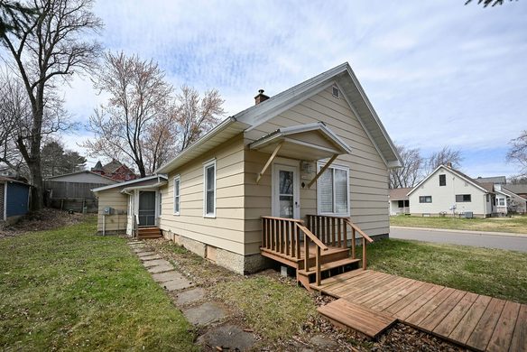 1665 2nd Avenue Cumberland WI 54829 — photo 1
