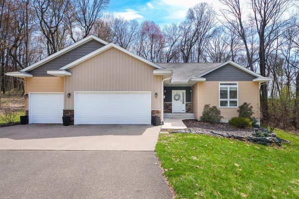 129 Grey Friar Lane Eau Claire WI 54701