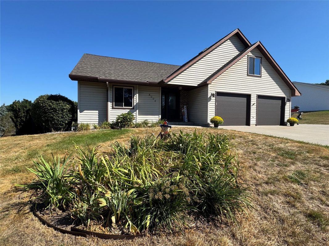 4002 Oak Knoll Drive, Eau Claire WI 54701 - Residential house for sale - MLS #1604569 - image2