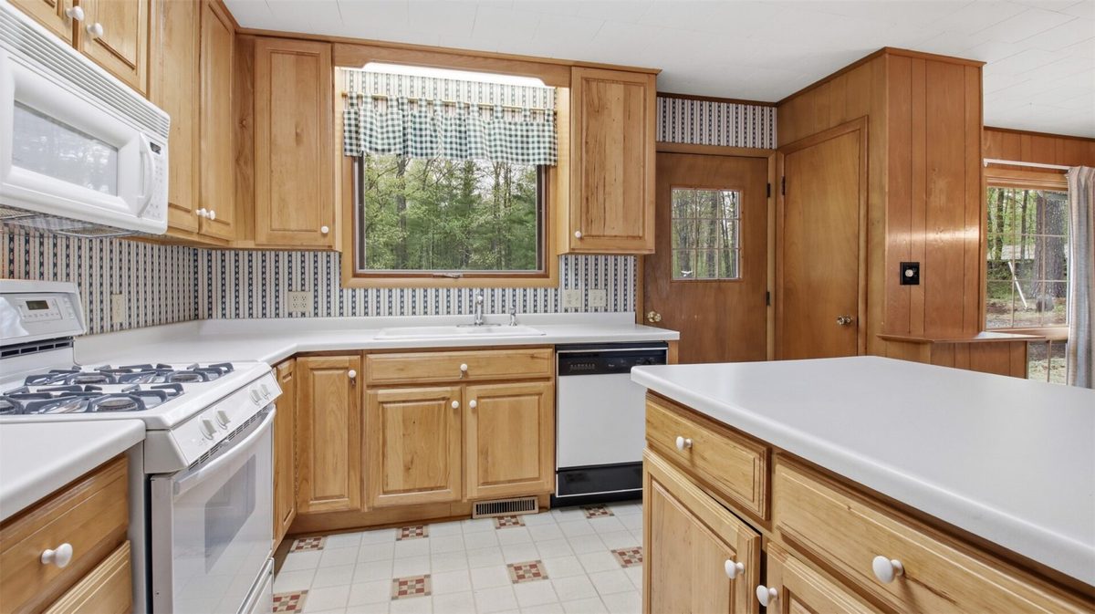 6092N West Shore Lane, Stone Lake, WI