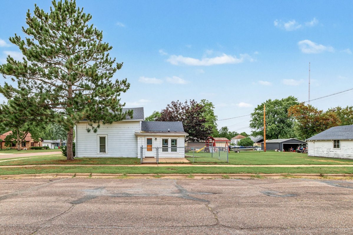 1134 Water St, Chippewa Falls WI 54729 - Residential house for sale - MLS #1604958 - image3