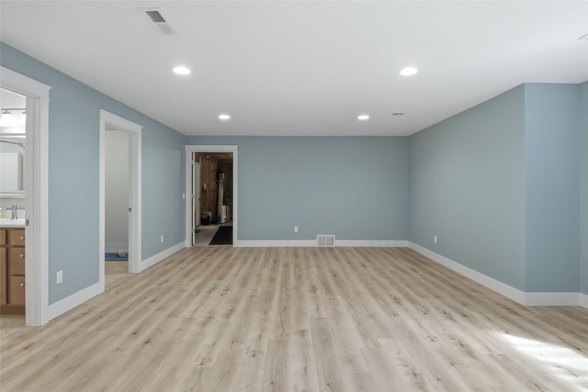 3729 Crest Ridge Court, Eau Claire, WI