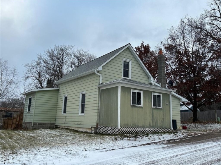 Residentialhouse for sale picture with an address of  104 Oak Street in Wheeler and a list price of 114900
