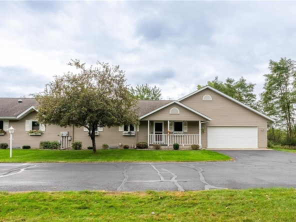 Residentialhouse for sale picture with an address of  1101 Weather Ridge Road in Chippewa Falls and a list price of 279900