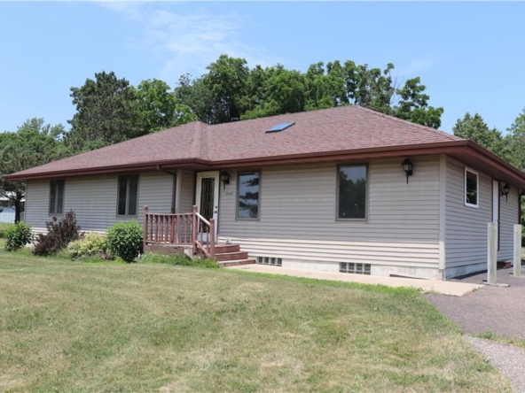 Residentialhouse for sale picture with an address of  13006 10th Street in Osseo and a list price of 199000