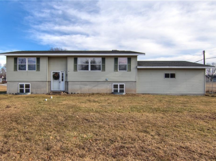 Residentialhouse for sale picture with an address of  19828 138th Avenue in Jim Falls and a list price of 250000