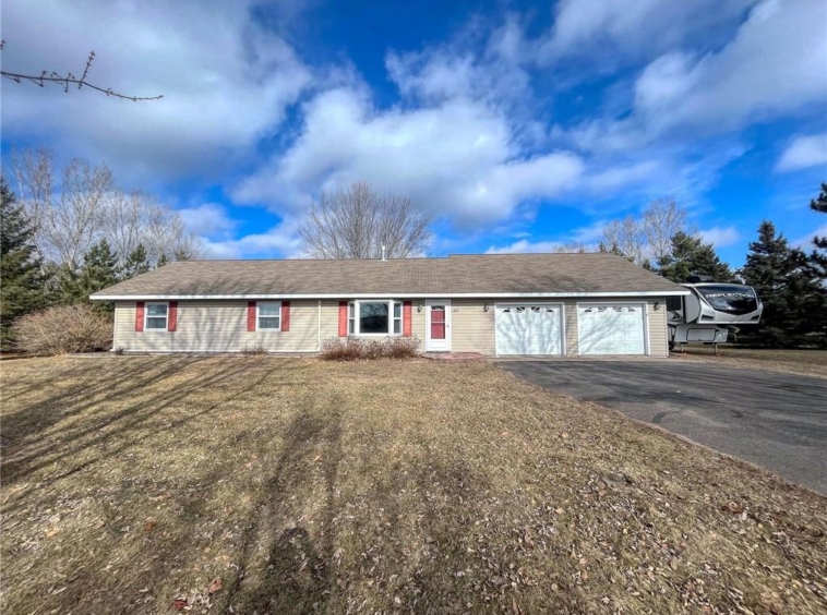 Residentialhouse for sale picture with an address of  211 Pederson Drive in Shell Lake and a list price of 289000