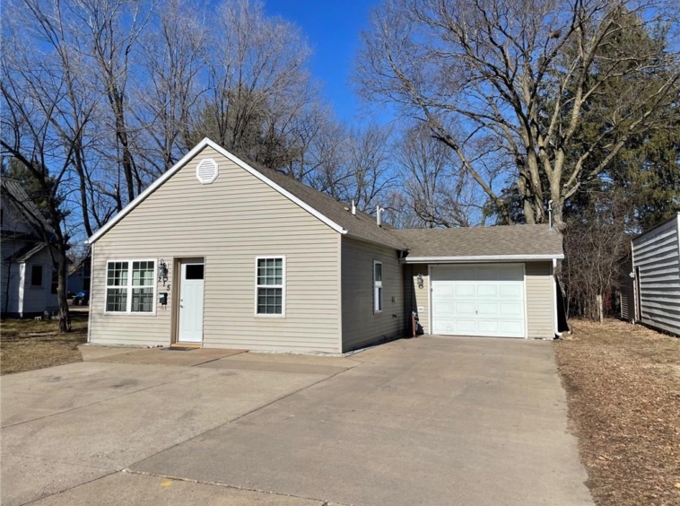 Residentialhouse for sale picture with an address of  215 13th Avenue in Menomonie and a list price of 179900