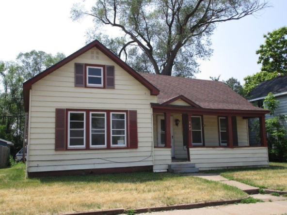 Residentialhouse for sale picture with an address of  727 Eddy Street in Eau Claire and a list price of 78000