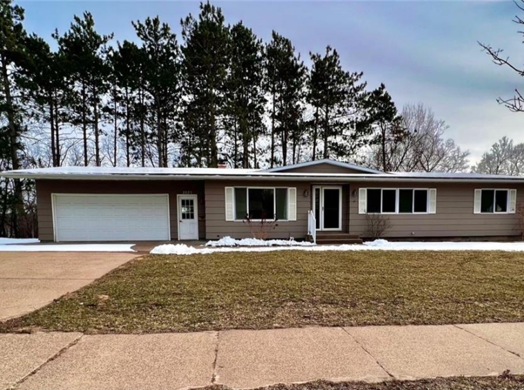 Residentialhouse for sale picture with an address of  2023 Moholt Drive in Eau Claire and a list price of 298000