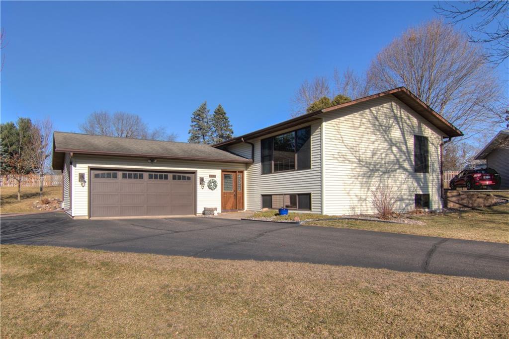 Residentialhouse for sale picture with an address of  2515 Harrison Circle in Menomonie and a list price of 319900