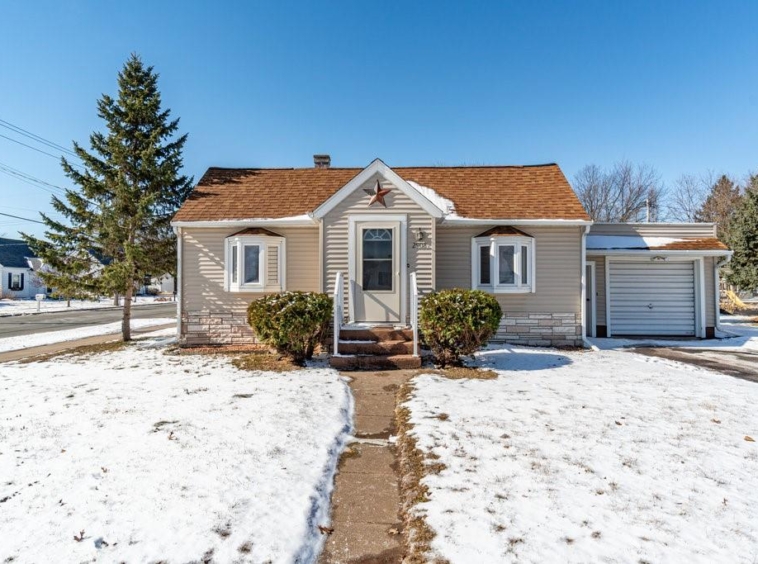 Residentialhouse for sale picture with an address of  2908 6th Street in Eau Claire and a list price of 224900