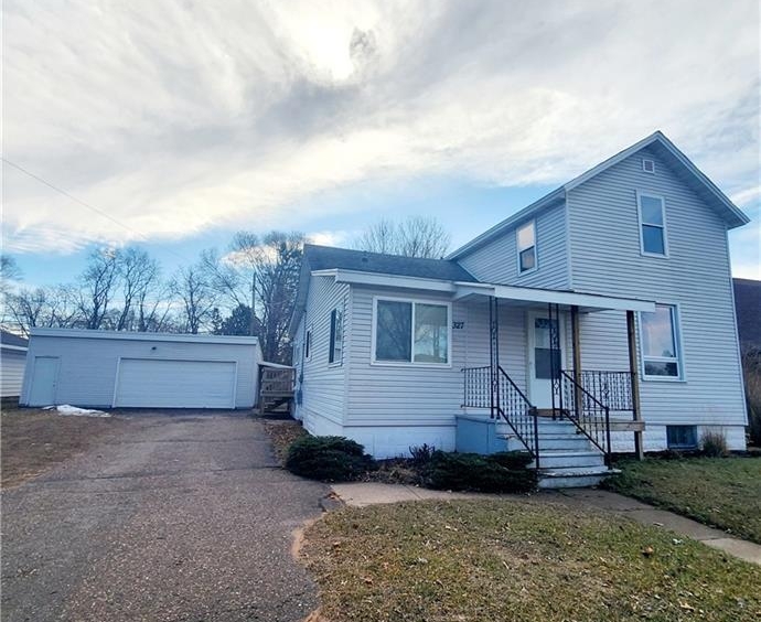 Residentialhouse for sale picture with an address of  327 Mead Street in Eau Claire and a list price of 255000
