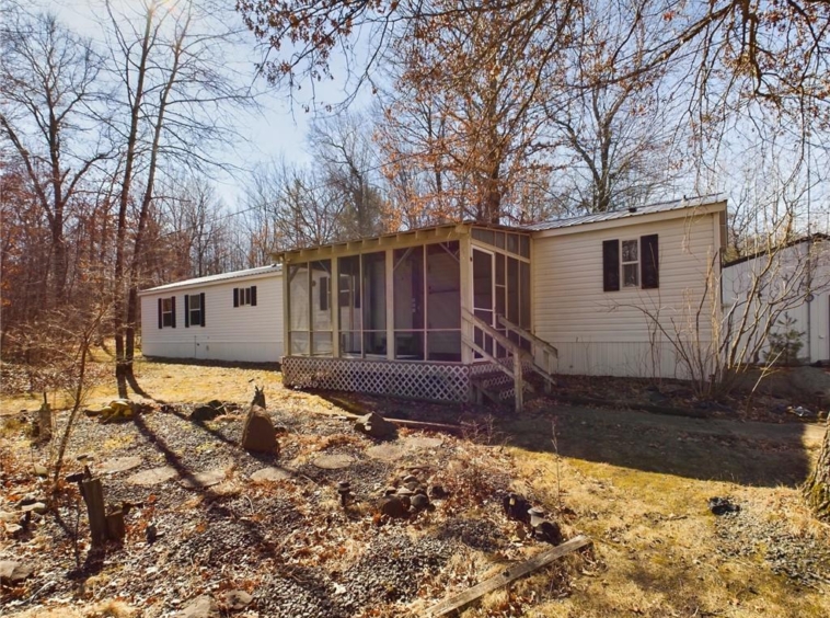 Residentialhouse for sale picture with an address of  7663 Wood Lane in Webster and a list price of 139000