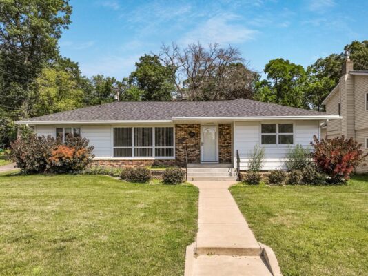 924 Superior Street Spooner WI 54801 — photo 1