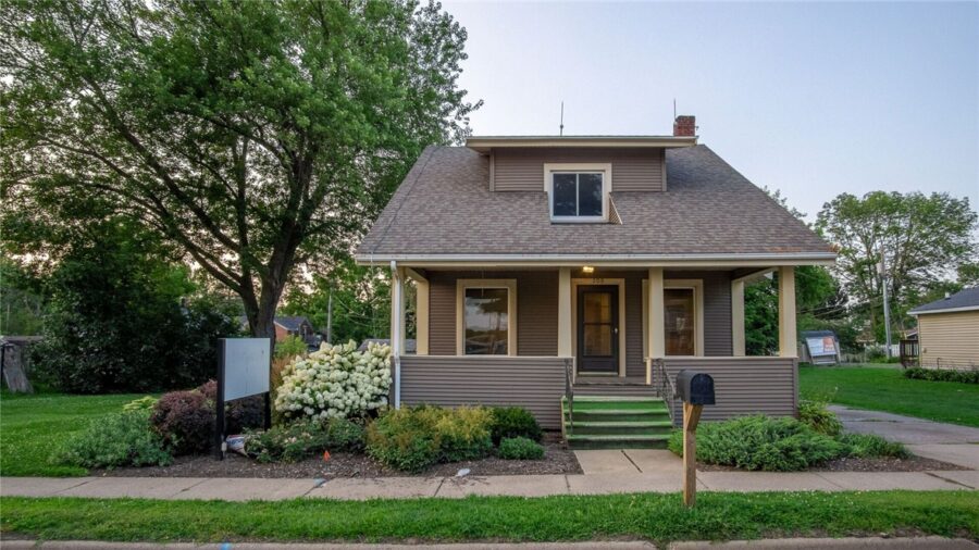 209 E Division Street
