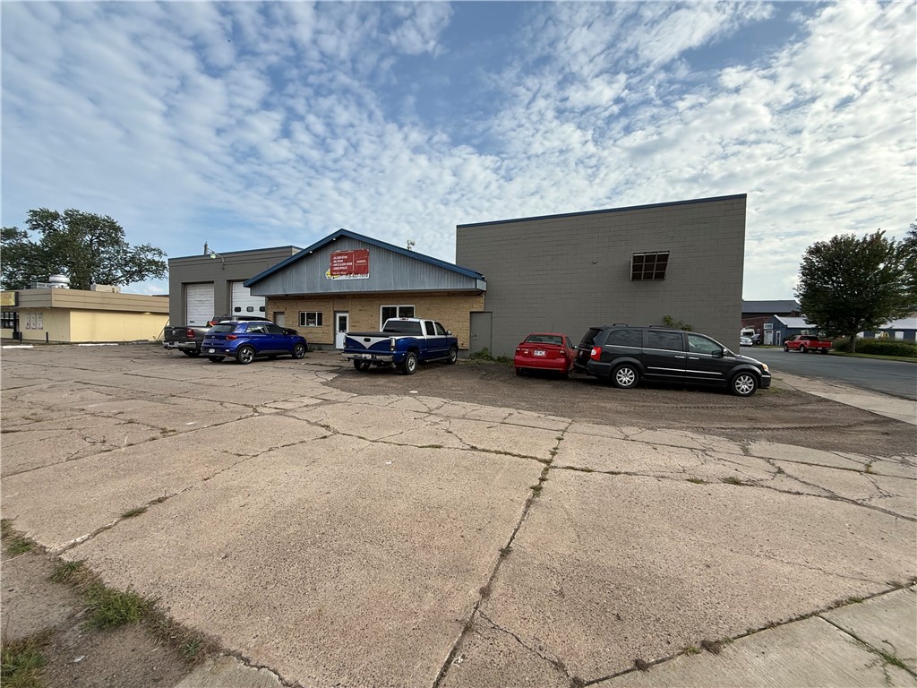 8 S 4th Street Barron WI 54812 — photo 2