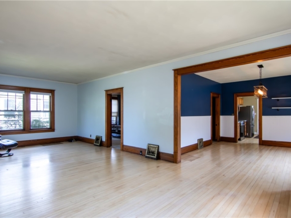 Residentialhouse for sale picture with an address of  1011 6th Avenue in Eau Claire and a list price of 269900