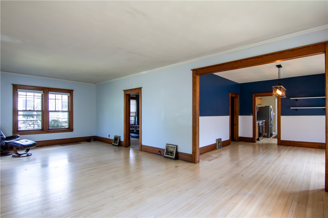 Residentialhouse for sale picture with an address of  1011 6th Avenue in Eau Claire and a list price of 269900