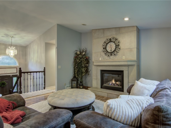 Residentialhouse for sale picture with an address of  1021 N Trails End St Avenue in Bruce and a list price of 324900