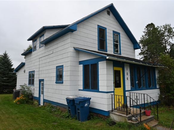 Residentialhouse for sale picture with an address of  106 Summit Street in Spooner and a list price of 179000