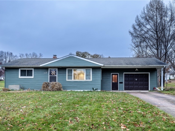 Residentialhouse for sale picture with an address of  11 State Street in Neillsville and a list price of 165000