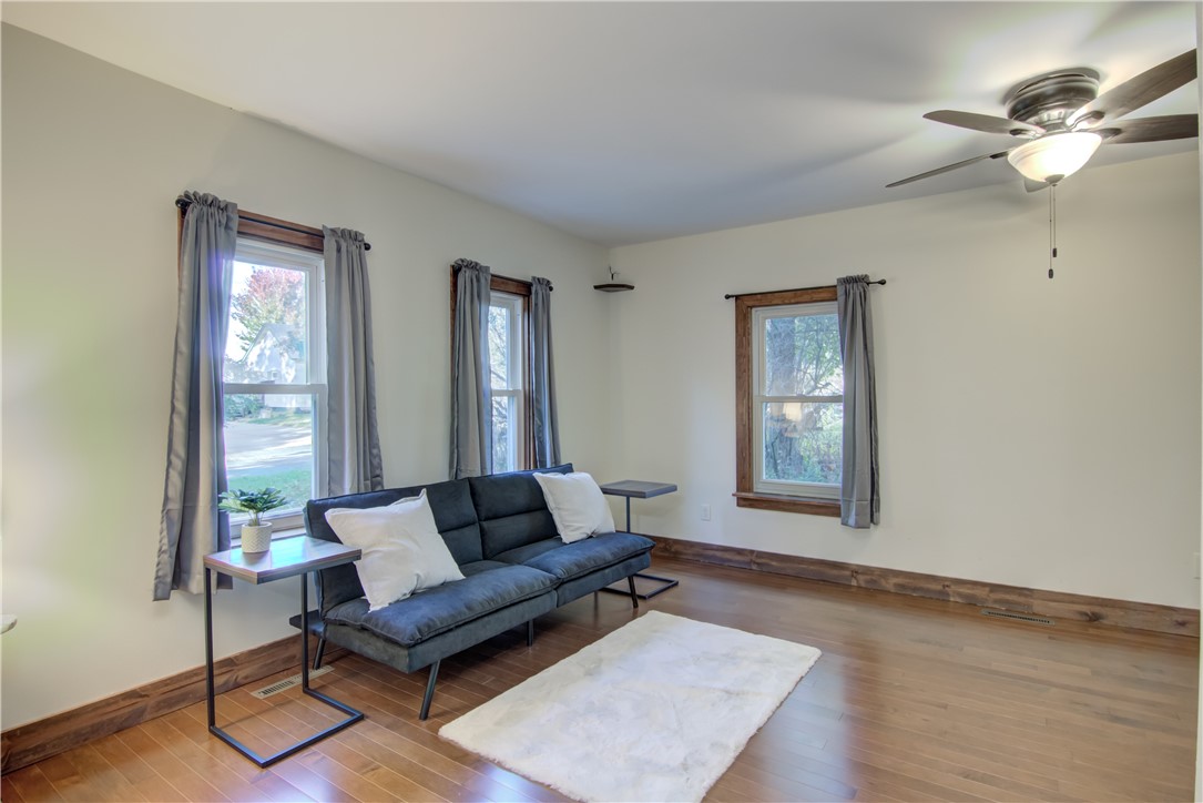 1105-Dodge-Eau-Claire-WI-54701-1