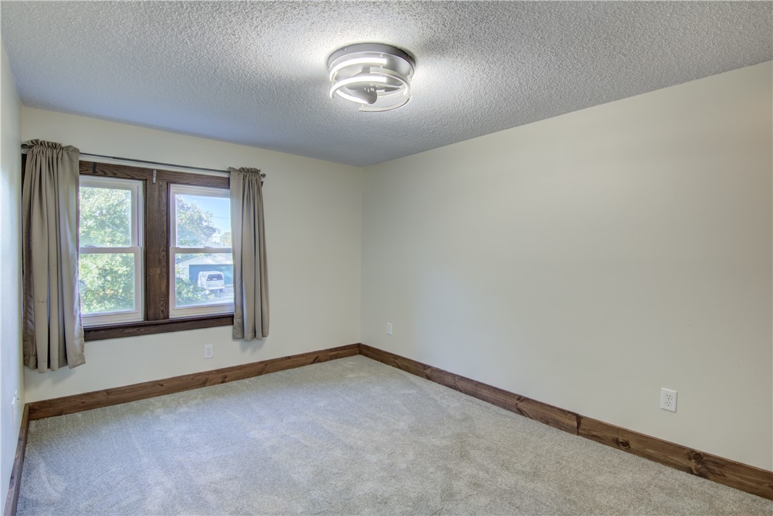 1105-Dodge-Eau-Claire-WI-54701-5