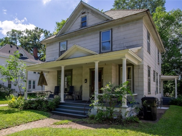 Residentialhouse for sale picture with an address of  1115 7th Street in Menomonie and a list price of 225000