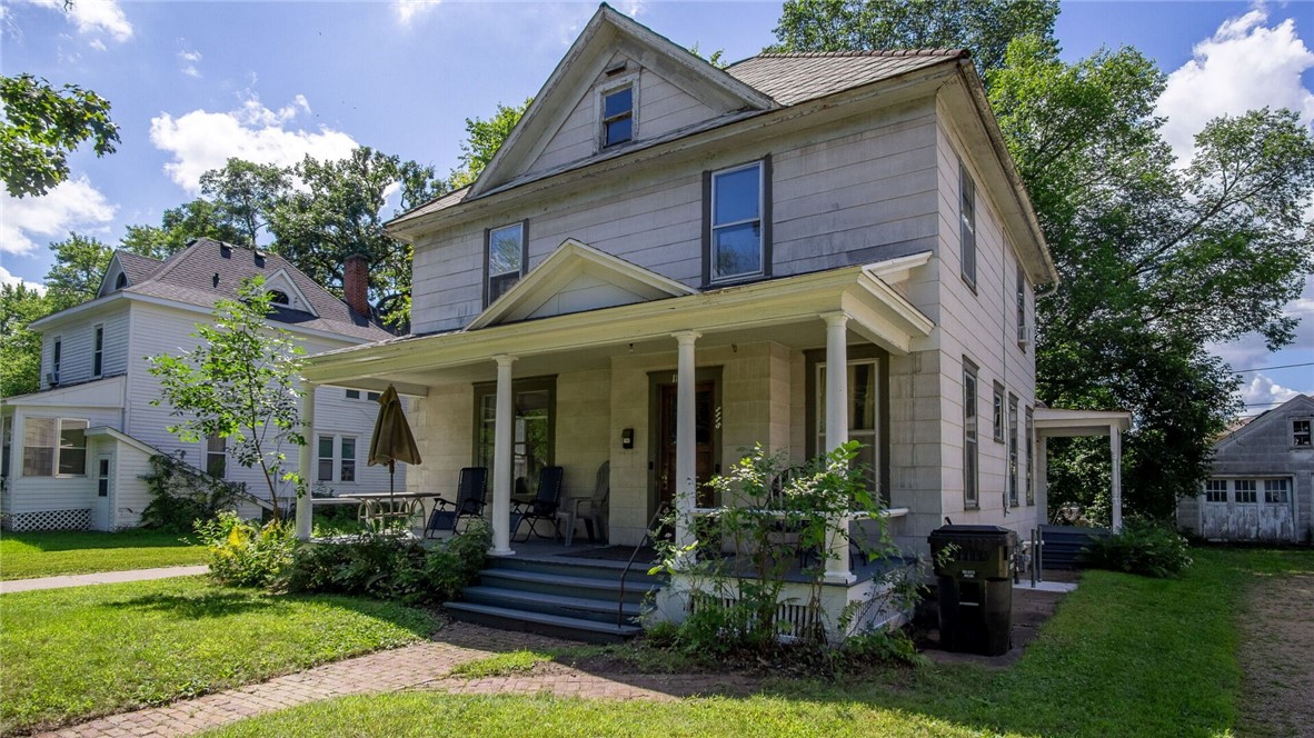 Residentialhouse for sale picture with an address of  1115 7th Street in Menomonie and a list price of 225000