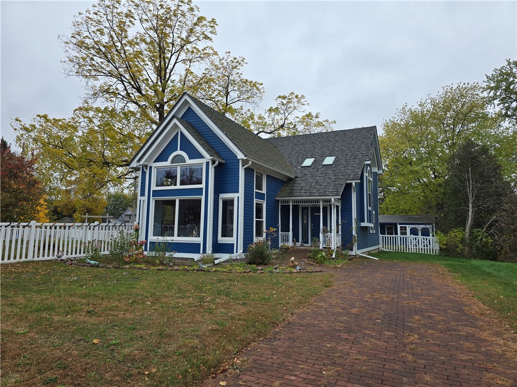 Wisconsin property for sale listing in Chetek Residentialhouse for sale picture with an address of 1213 2nd Street in Chetek and a list price of 359900