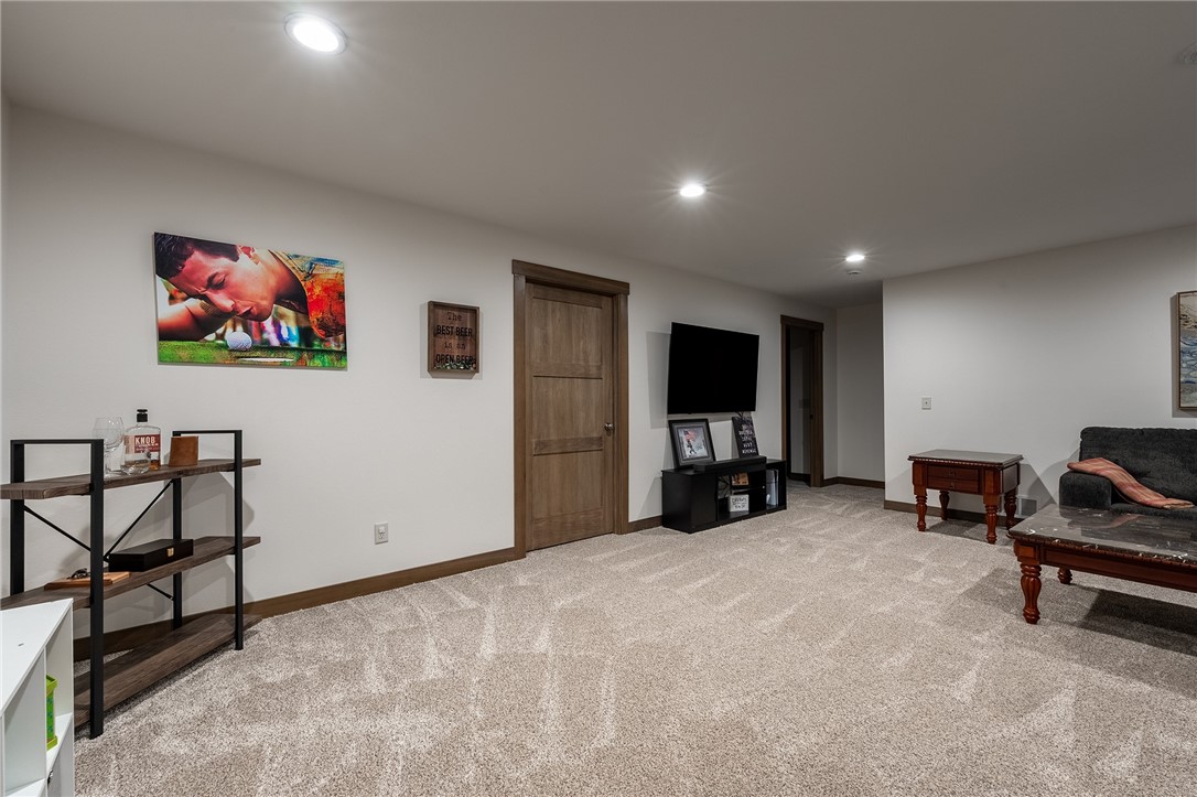 1337-Juniper-Eau-Claire-WI-54703-3