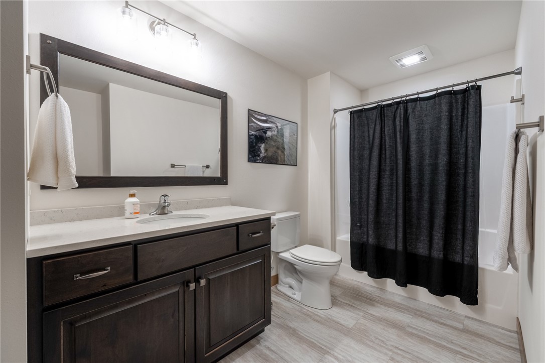 1337-Juniper-Eau-Claire-WI-54703-5