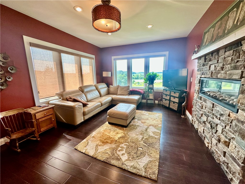 1747-Drinkman-Eau-Claire-WI-54701-3