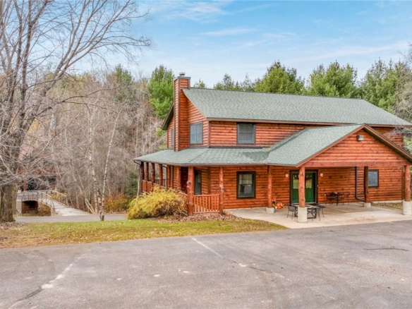 Residentialhouse for sale picture with an address of  18059 County Highway OO  in Chippewa Falls and a list price of 824900