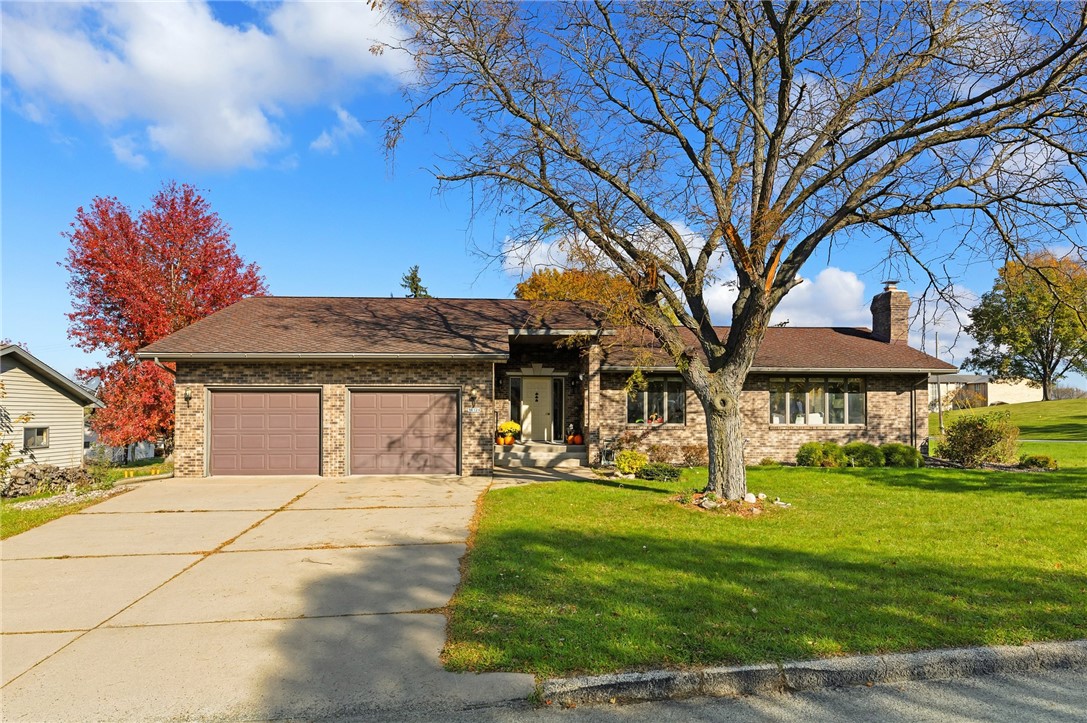 Residentialhouse for sale picture with an address of  18124 Fredrickson Street in Whitehall and a list price of 380000