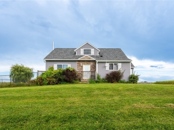 Residentialhouse for sale picture with an address of  1889 County Highway G  in Boyd and a list price of 425000