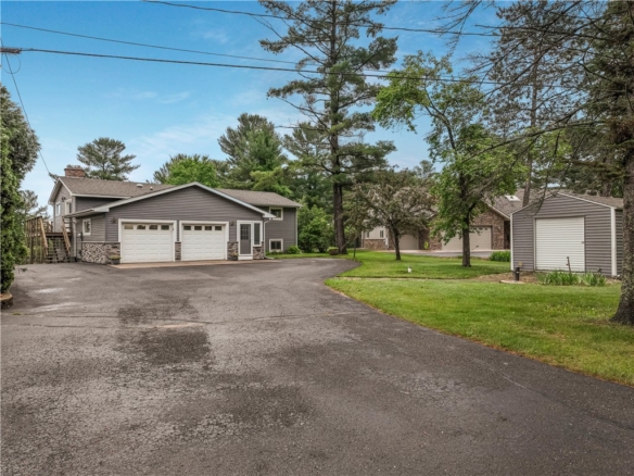 Residentialhouse for sale picture with an address of  19526 74th Avenue in Chippewa Falls and a list price of 759000