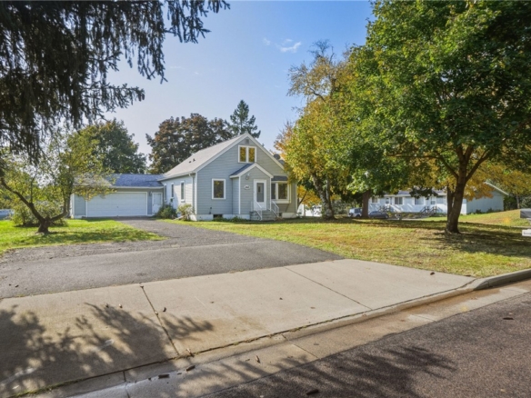 Residentialhouse for sale picture with an address of  1953 Francis Street in Eau Claire and a list price of 249900