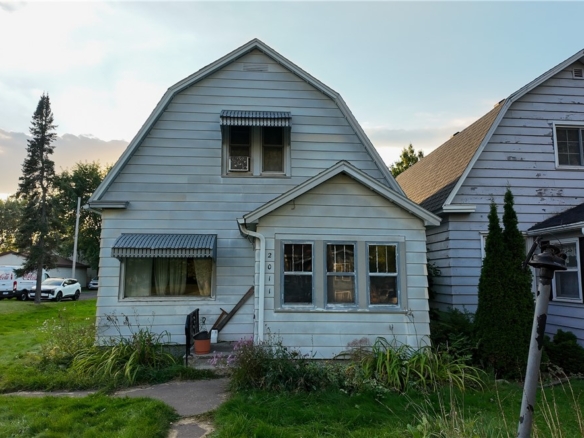 Residentialhouse for sale picture with an address of  2011 Logan Avenue in Superior and a list price of 80000